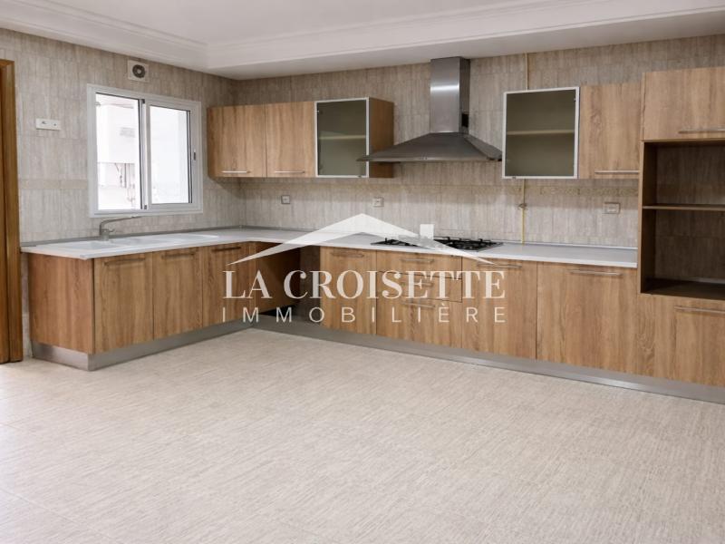 Triplex S+5 avec jardin aux Berges du Lac 2
